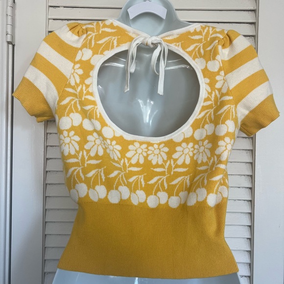 Maeve by Anthropologie Knit Floral  Cherry Pattern Crop Top Size XS Yellow White - Picture 6 of 13